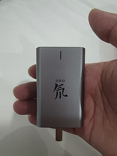 一款常见的充电器