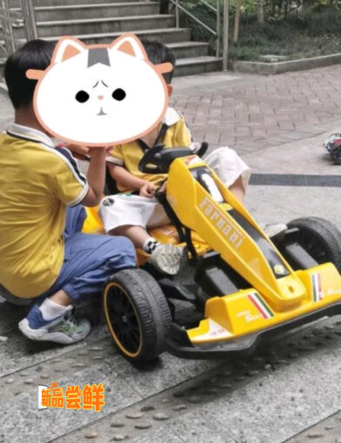 萨玛特儿童电动车