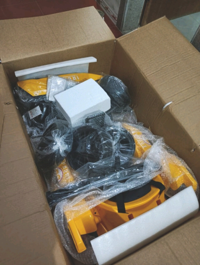 萨玛特儿童电动车
