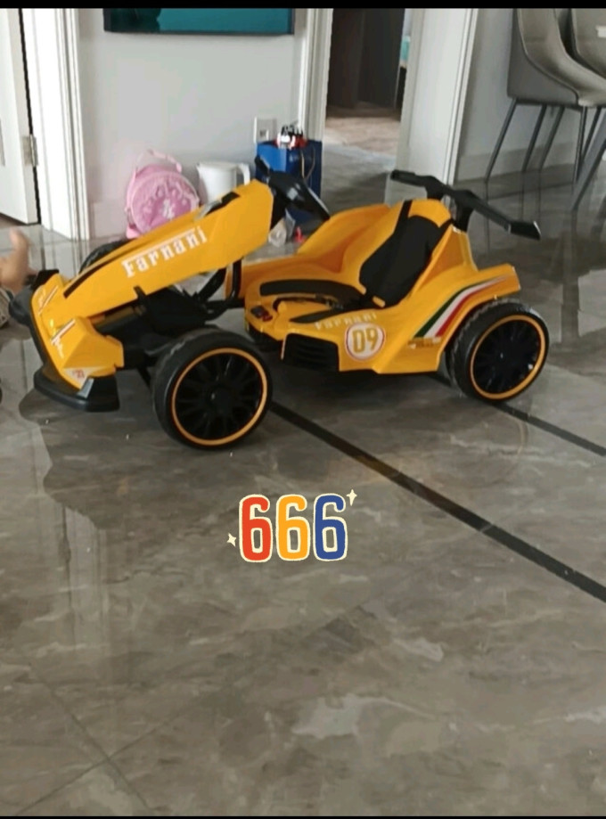 萨玛特儿童电动车