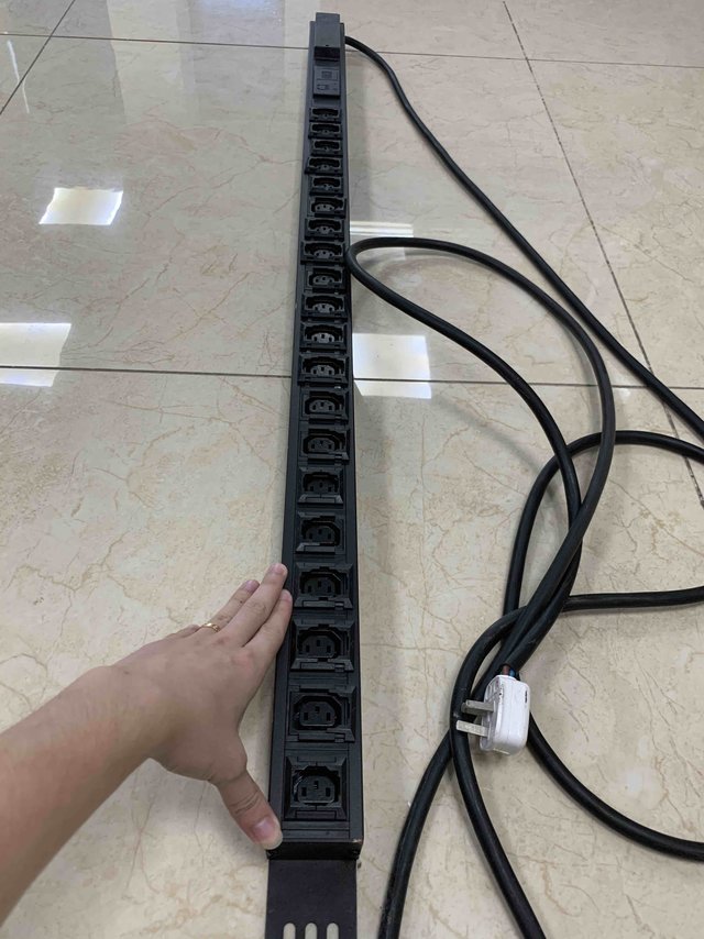 这么长的排插，99%的人都没见过吧？