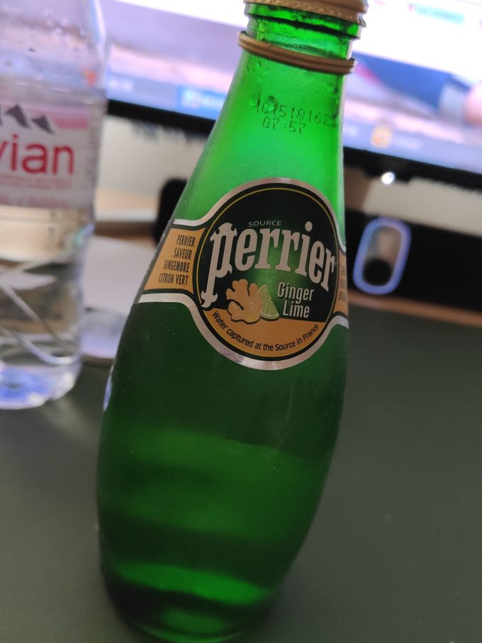 巴黎水水
