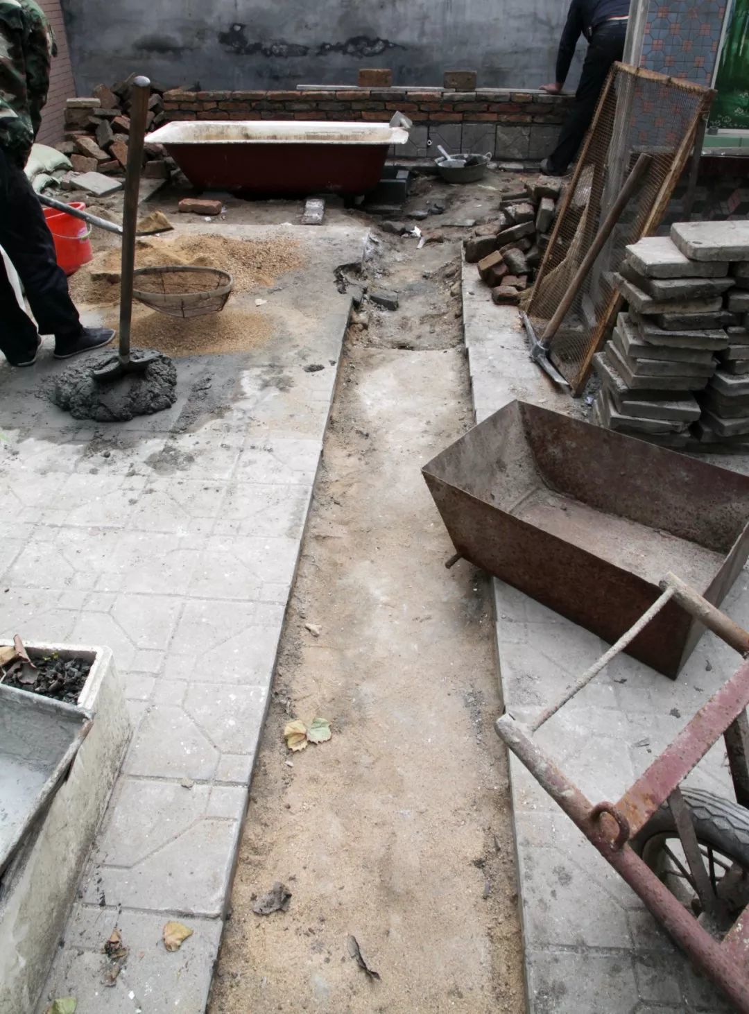 中年设计师回到老家,一砖一瓦将39m² 废旧小院建成花园,作为送给父母最好的礼物