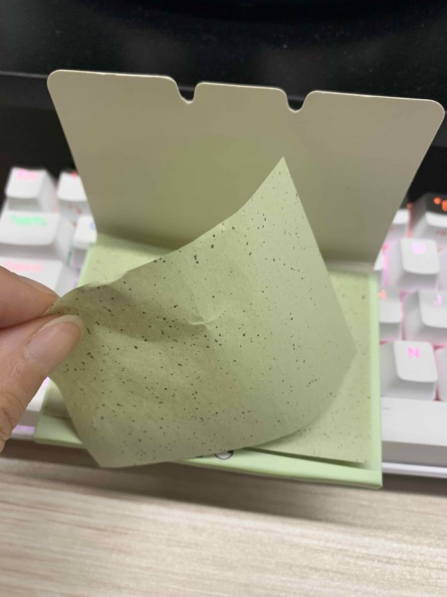 想要夏天清爽不油腻，随身携带一包吸油面纸