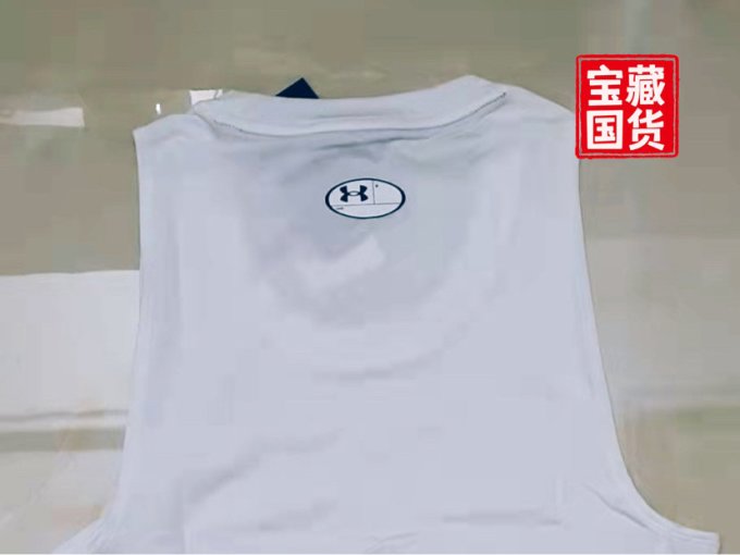 安德玛运动T恤