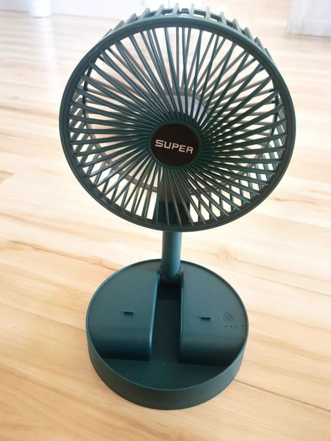 可以折叠收纳的桌面风扇