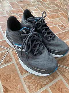 Saucony索康尼运动鞋