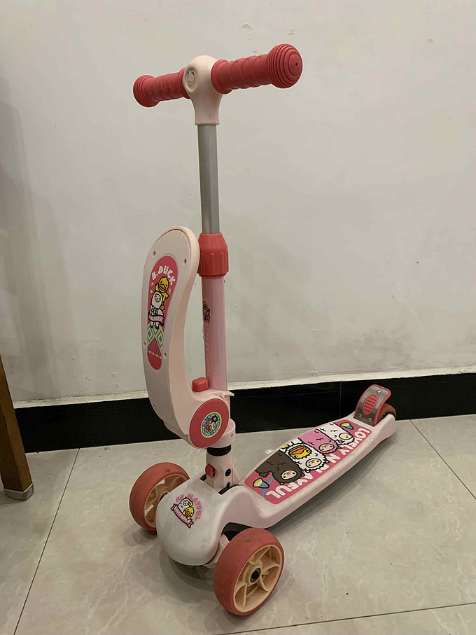 乐的儿童滑板车