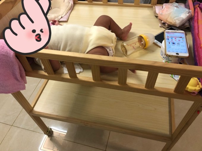 婴儿床