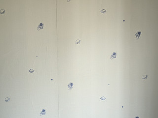 超值: 一百多点的墙纸搞定脏乱差的墙壁
