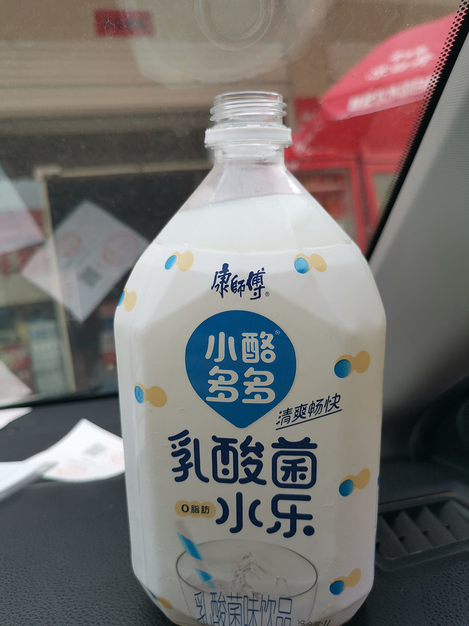 4块钱一大瓶的乳酸菌水乐