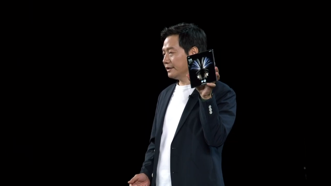 “西装暴徒”：拯救者 Y70 电竞手机发布，笔直身材、骁龙8+、5100mAh电池