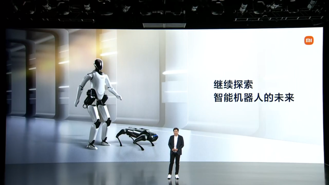 小米全尺寸人形仿生机器人登场，艺名“铁大”