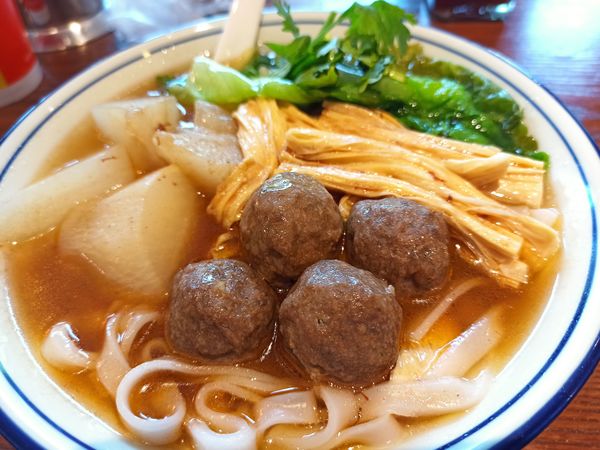 萝卜牛肉丸配河粉，夏天好食