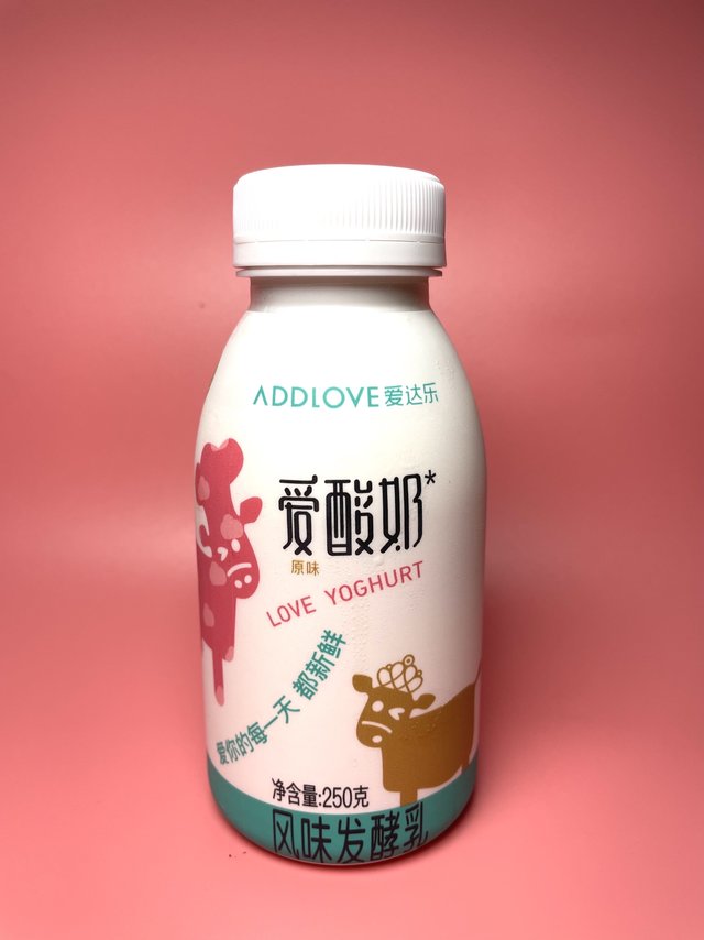 酸酸甜甜一杯酸奶，喝完之后开心愉快