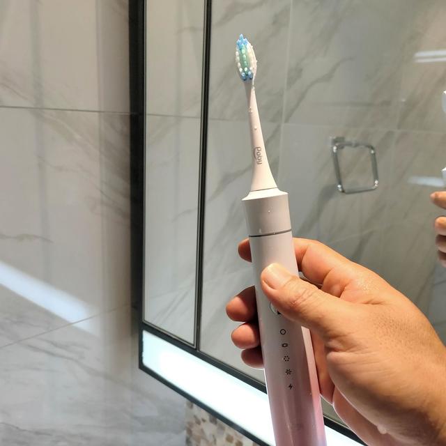 Poby氛围电动牙刷，实力派洁齿还自带主角光环