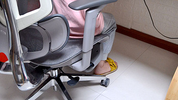 人体工学椅不过就是个办公椅，为啥就贵？全网布座垫真的好用吗？简单聊聊刚入手的黑白调全网布人体工学椅