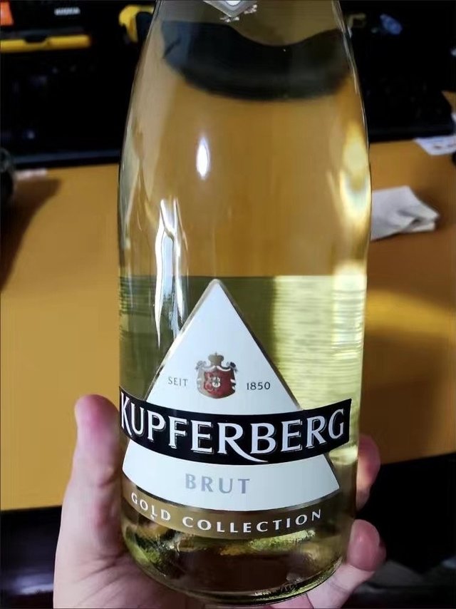 香槟白气泡葡萄酒🍷