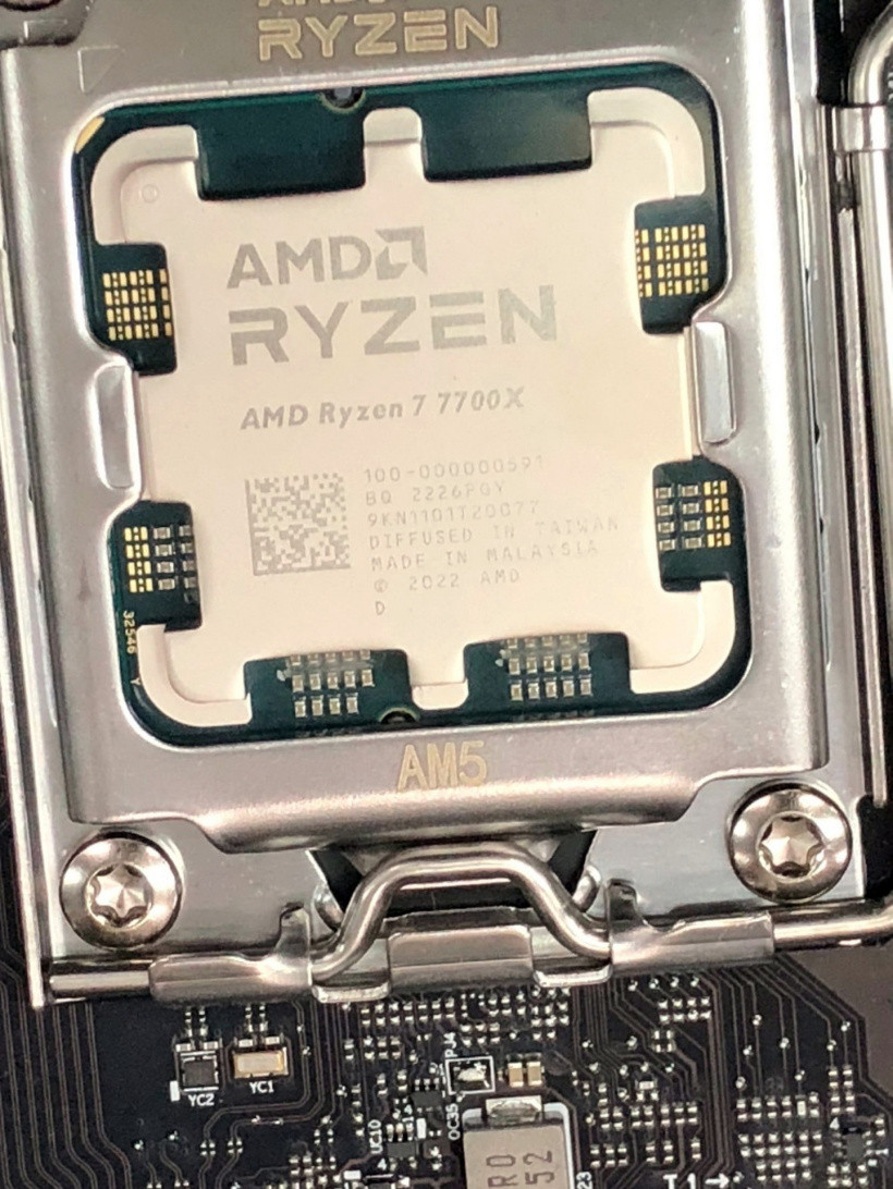 网传丨AMD 新锐龙 R7 7700X 实物曝光
