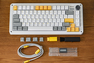 小巧可爱的iQUNIXzx75三模键盘