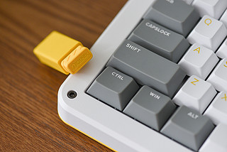 小巧可爱的iQUNIXzx75三模键盘