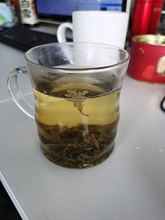 这一杯茉莉花茶，让夏季的一整天香气四溢！