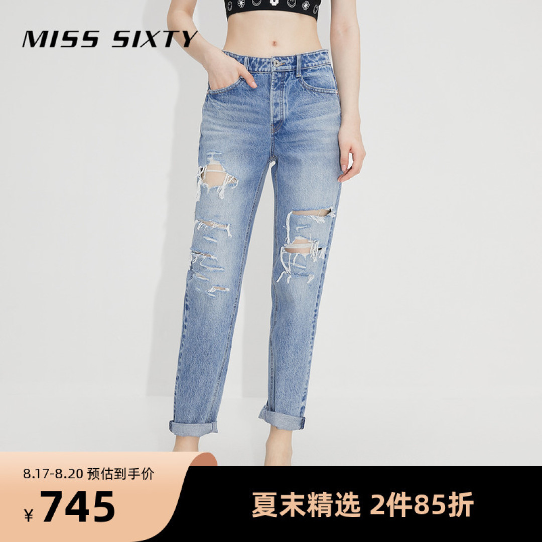 50岁郑秀文，肌肉线条扎实状态没的说，私服减龄穿搭不服不行！