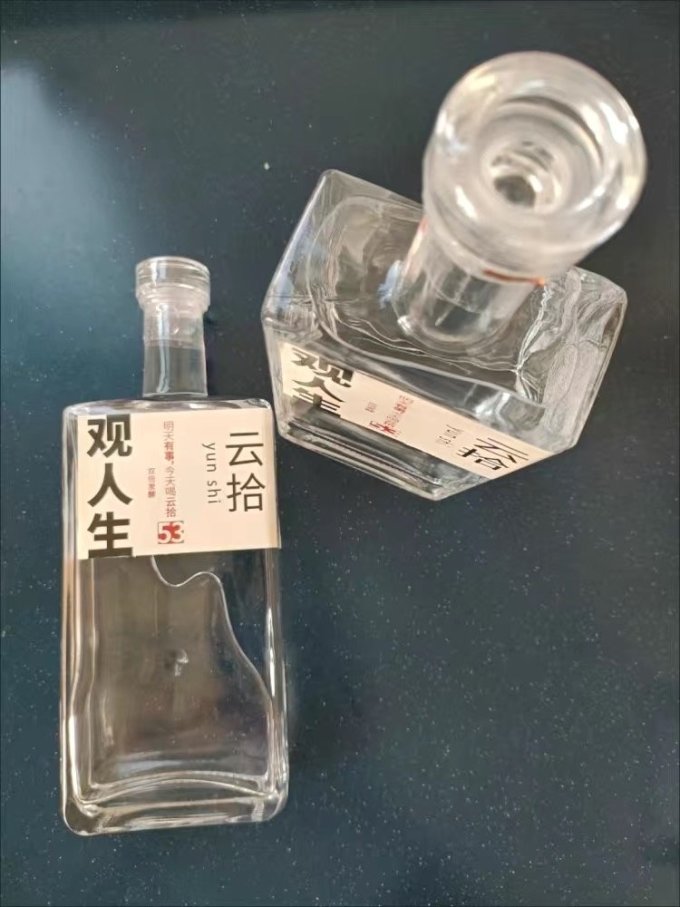 粮乐滋白酒