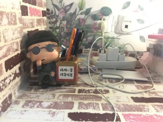贴上这款墙贴，桌面档次都提升了……