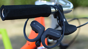 捡到宝了 篇四：我发现了一款更适合骑行的耳机！分体遥控器，戴手上，切歌很方便！