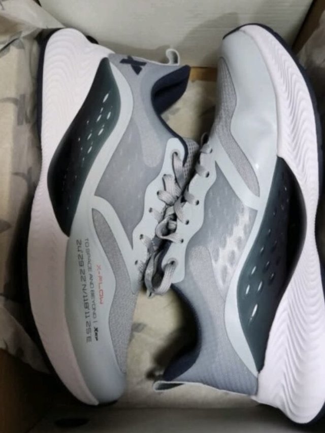 安踏氢风科技4.0男跑鞋价格依旧给力