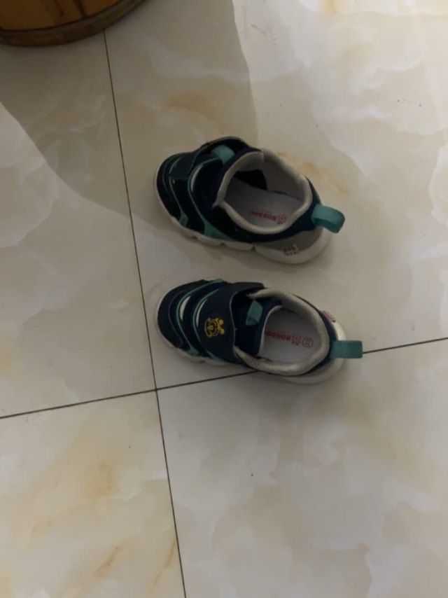 样式很好看，大小合适，孩子穿着很不错