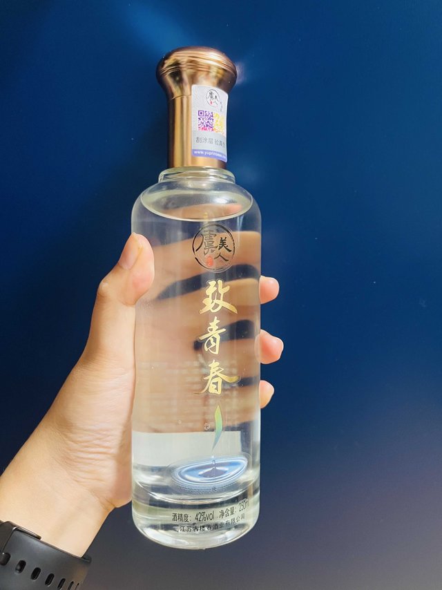 一杯酒，致青春！好喝不上头的浓香型白酒！