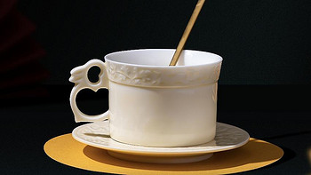 德化陶瓷 篇二十七：湖田窑蜜色釉浮雕咖啡杯套组开箱，锦绣玉兔造型好看，咖啡杯上手好且很实用！