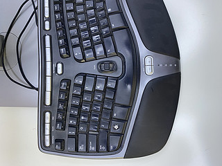 这个键盘20年了！微软的超前设计。