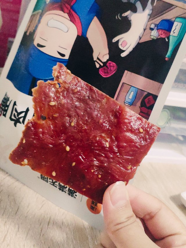 今天破戒，浅浅吃下猪肉脯趴~