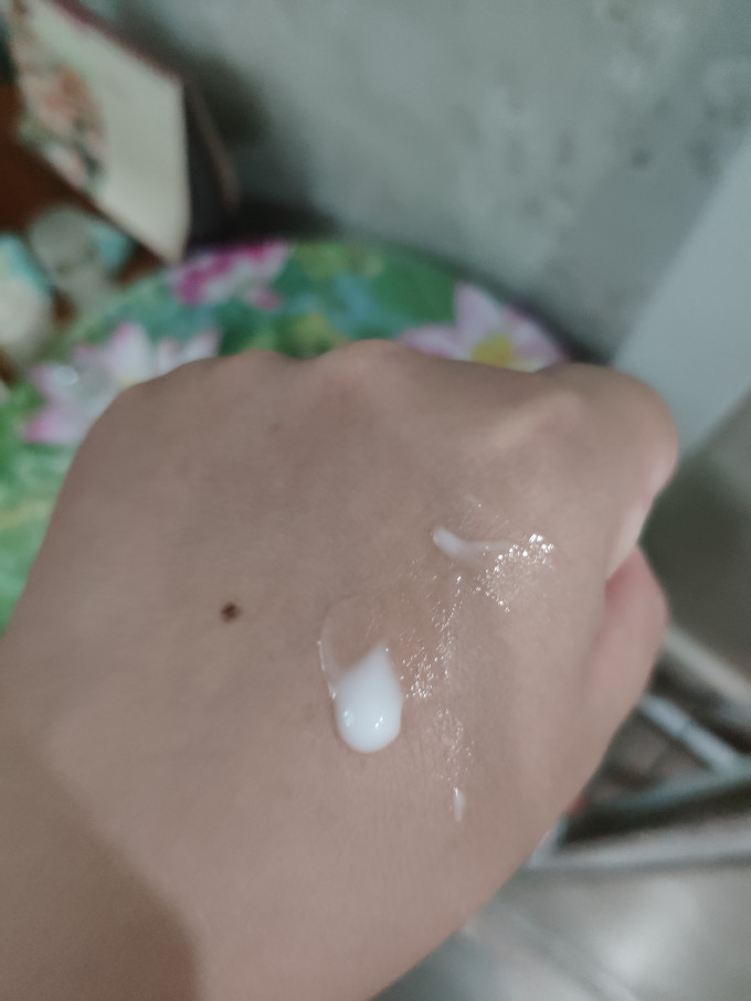 精华乳