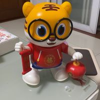 陪伴虎宝宝锻炼翻身的小老虎🐯