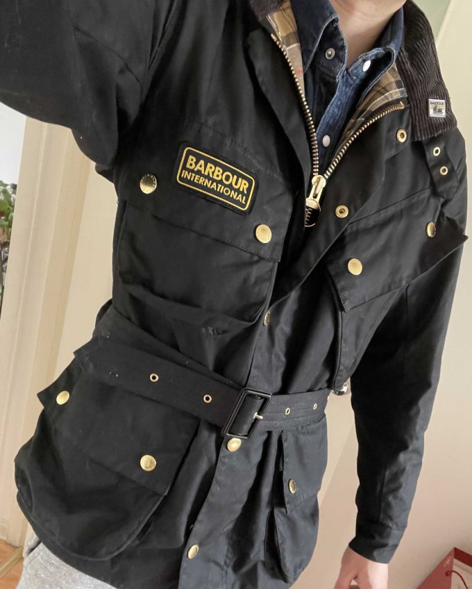 为机车爱好者而生与1936推出的barbour international机车服系列,-直