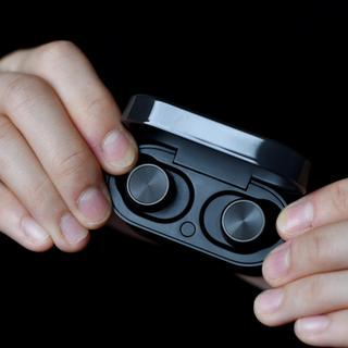【耳边开箱】音响界大佬的跨界TWS产品—B&W宝华韦健PI5评测