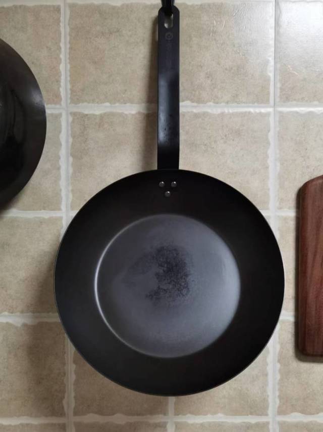 快扔了吃鸡里的铸铁锅，试试这个熟铁煎锅
