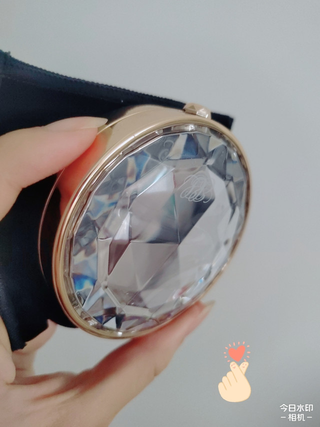 雅诗兰黛白金级宝石气垫