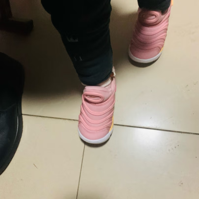 耐克童鞋