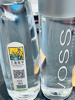 玻瓶矿泉水换了塑瓶就是塑料瓶的矿水VOSS