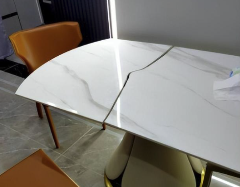 新桌入户，岩板餐桌直接中间裂开