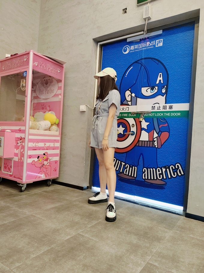 女士牛仔裤