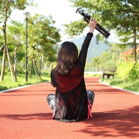 三脚架开箱测评：轻巧便携的旅拍三脚架，“6秒”快速收放
