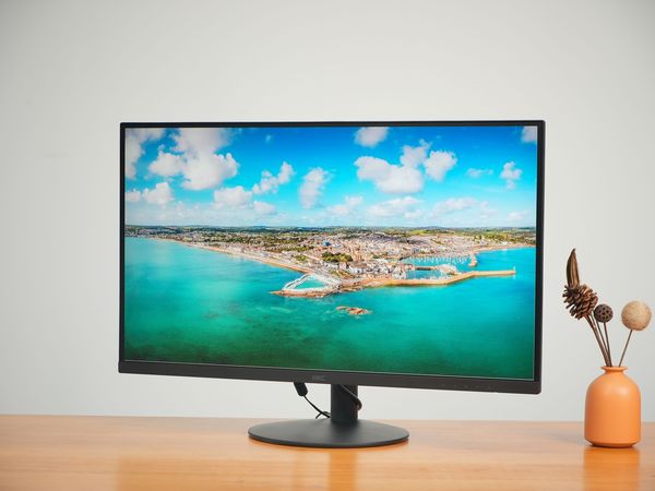 给亲戚小孩买的屏幕， HKCT2752Q 2K 广色域