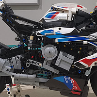 老杨的玩具仓库 篇九十六：LEGO 机械组系列 42130 宝马摩托车M1000RR 最还原摩托车 评测