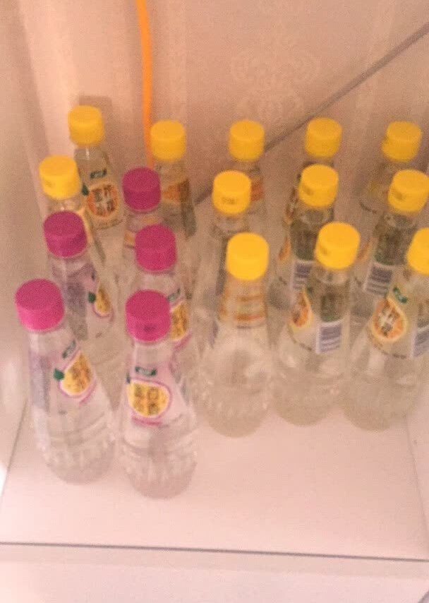 一下买个两箱，孩子很喜欢，质量不错，口感